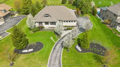 Detached in Puslinch