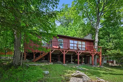 Detached in Lanark Highlands