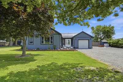 Detached in Port Colborne