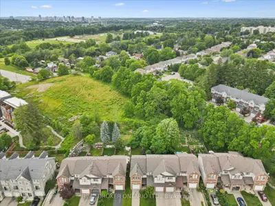 Att/Row/Townhouse in Kitchener