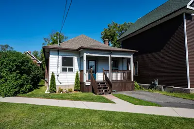 Detached in Thunder Bay