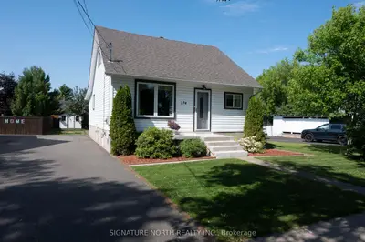 Detached in Thunder Bay