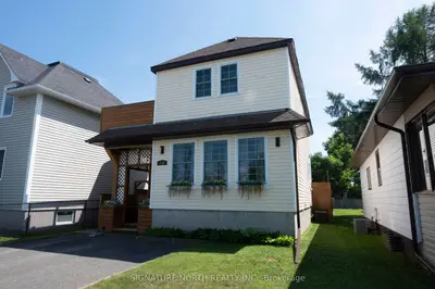 Detached in Thunder Bay