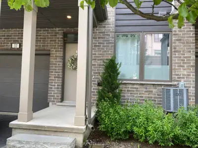 Condo Townhouse in London South