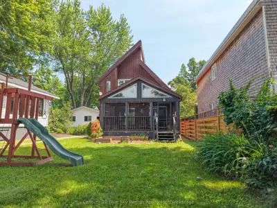 Detached in North Bay
