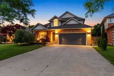 Detached in Niagara Falls