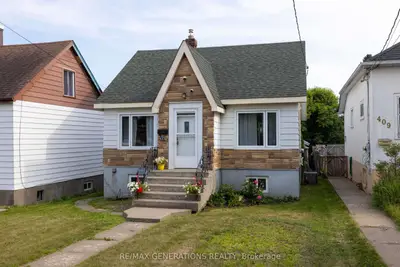 Detached in Thunder Bay