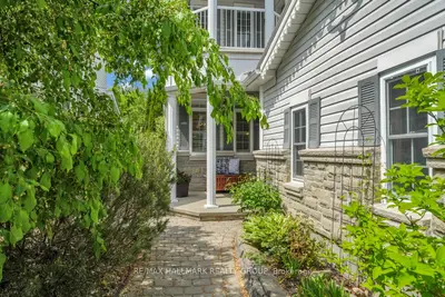 16 Hemlo Crescent, Kanata, On K2t 1c7