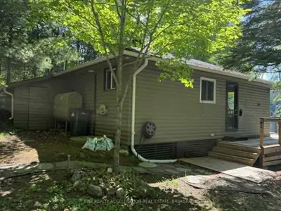 Detached in Frontenac