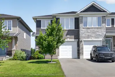 Att/Row/Townhouse in Kingston