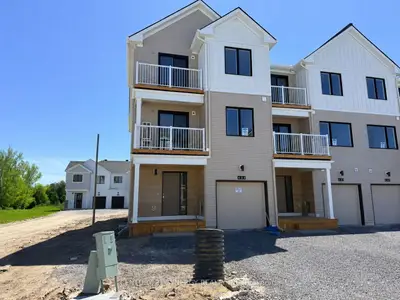 Att/Row/Townhouse in North Grenville