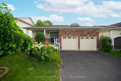 Detached in Brantford