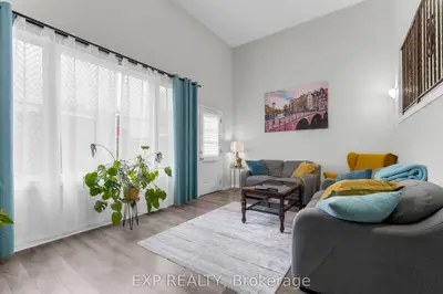 Condo Townhouse in Hamilton