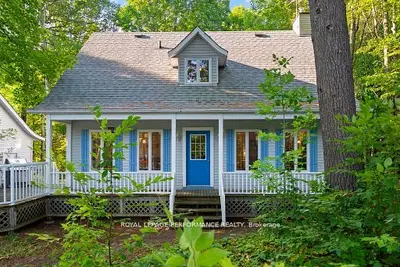 Detached in Greater Madawaska