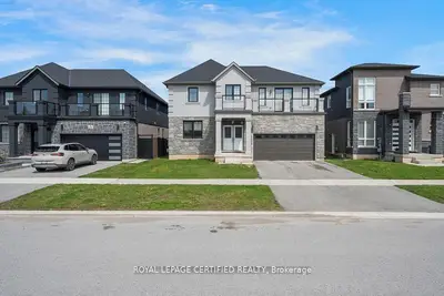 Detached in Niagara Falls