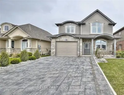 Detached in Niagara Falls