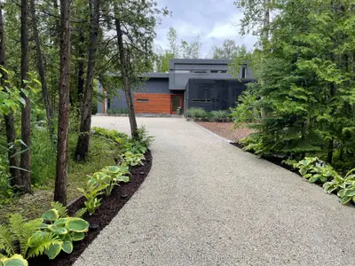 Detached in Blue Mountains