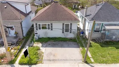 55 Ada Street, London South, On N5z 2x3