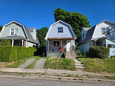 Detached in Niagara Falls