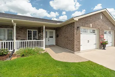Att/Row/Townhouse in South Huron