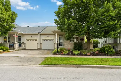 Att/Row/Townhouse in Manotick - Kars - Rideau Twp and Area