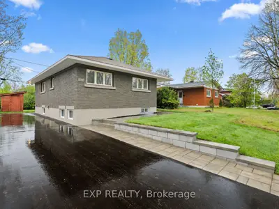 Duplex in Parkway Park - Queensway Terrace S and Area