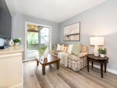 52 Stapleton Avenue N, Hamilton, On L8h 3n5