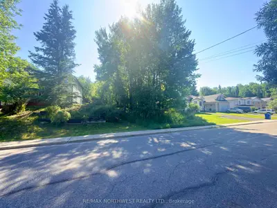 881 4th Avenue S, Kenora, On P9n 1z9