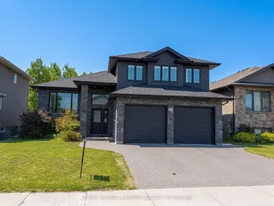 Detached in Thunder Bay