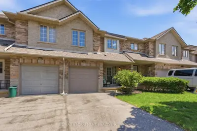 Att/Row/Townhouse in Grimsby