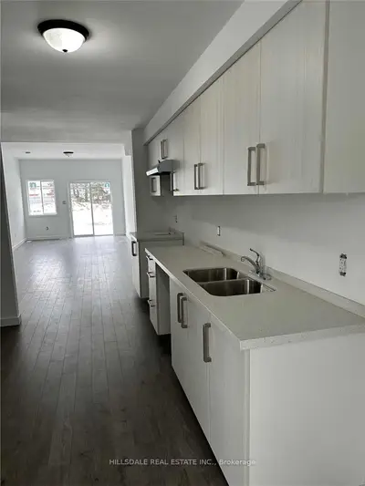 Att/Row/Townhouse in Welland