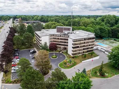 Condo Apartment in Pelham