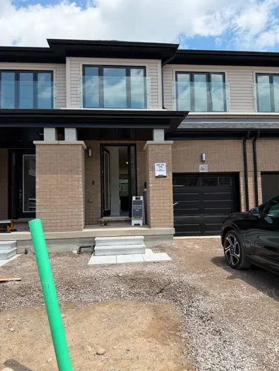 Att/Row/Townhouse in Woodstock