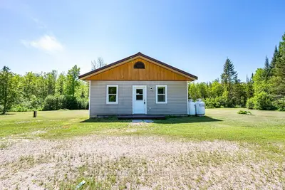 Detached in Laurentian Hills