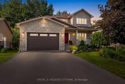 Detached in Russell