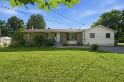 Detached in Russell