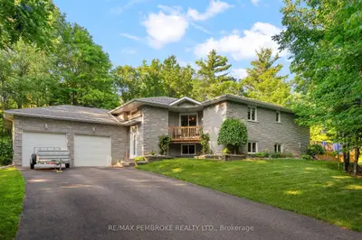 Detached in Laurentian Valley