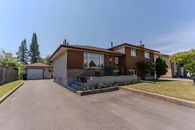 Detached in Thunder Bay