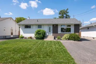 Detached in Thunder Bay