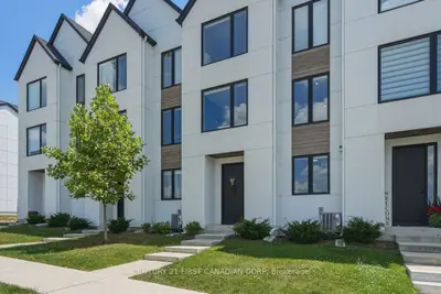 Condo Townhouse in London South