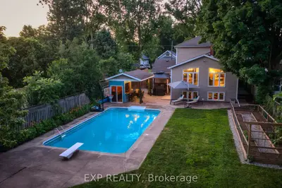 Detached in Niagara Falls