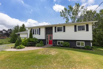 Detached in Frontenac