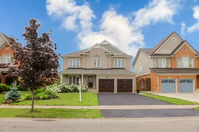 Detached in Niagara Falls