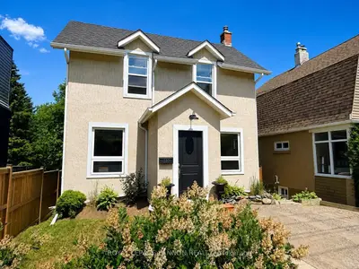 Detached in Thunder Bay