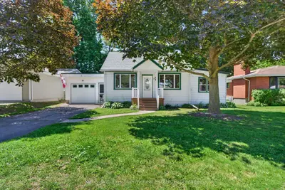 Detached in Prince Edward County
