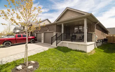 Semi-Detached in Minto