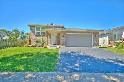 Detached in Niagara Falls