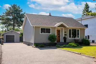 Detached in Thunder Bay