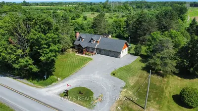 Detached in Champlain