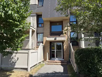 Condo Townhouse in Barrhaven